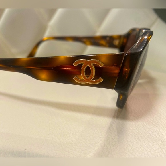 CHANEL Vintage Sunglasses - Picture 5 of 15